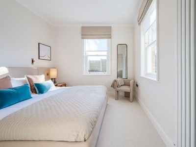 Flat to rent in Philbeach Gardens, London SW5