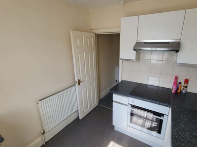 Flat to rent in First Floor Flat, 70 Rockingham Road, Wheatley, Doncaster DN2