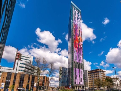 Flat to rent in Saffron Tower, Croydon CR0