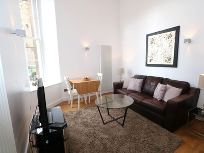 Flat to rent in Simpson Loan, Edinburgh EH3