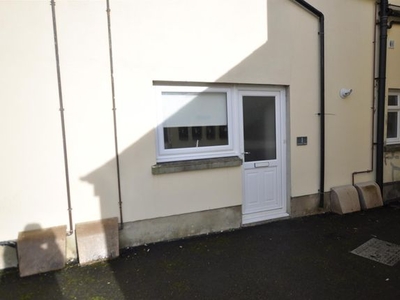 Flat to rent in St. John Street, Whitland SA34
