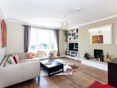 Flat to rent in Sutherland Avenue, Little Venice W9