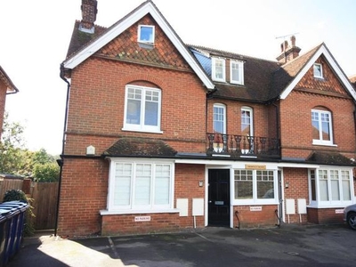 Flat to rent in The Common, Cranleigh GU6