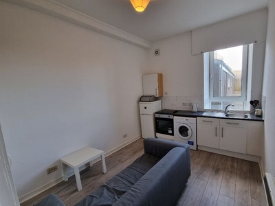 Flat to rent in Urquhart Road, City Centre, Aberdeen AB24