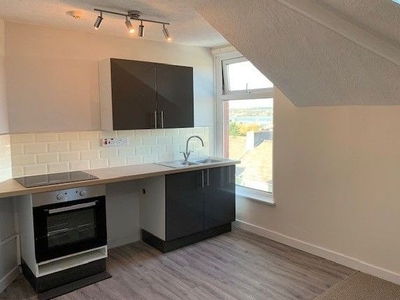 Flat to rent in Wellington Street, Pembroke Dock SA72