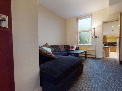 Flat to rent in Wilton Grove, Meanwood, Leeds LS6