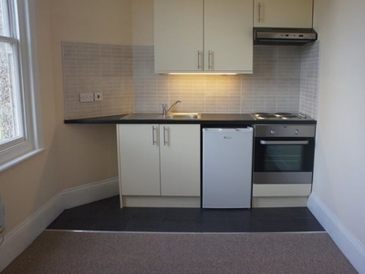 Flat to rent in York Place, York Avenue, Hove BN3