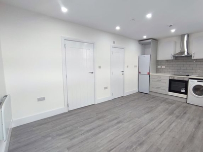 Maisonette to rent in Broadway, Cardiff CF24