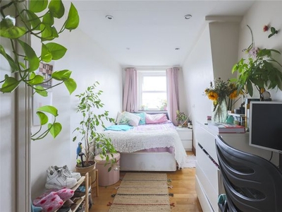 Maisonette to rent in Montana Road, Tooting Bec, London SW17