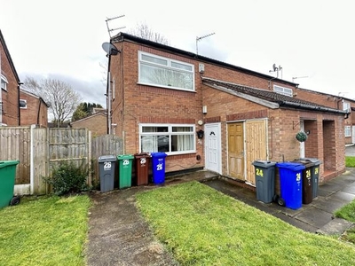 Maisonette to rent in Totland Close, Manchester M12