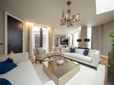 Mews house to rent in Mayfair Row, Mayfair W1J