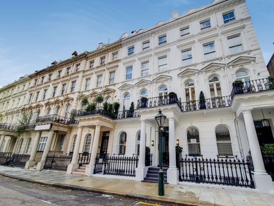 Penthouse to rent in Prince Of Wales Terrace, Kensington W8