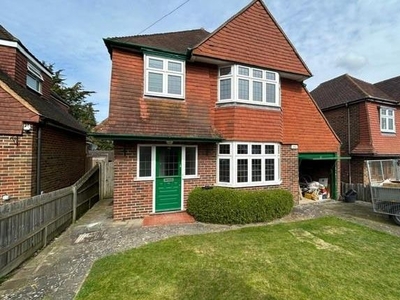 Detached house to rent in Queen Eleanors Road, Guildford GU2