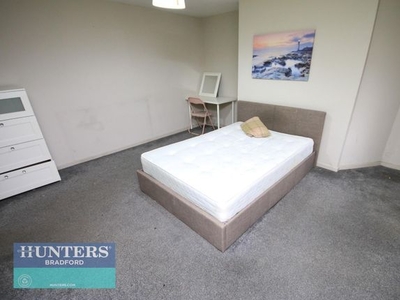 Room to rent in (1) - 29 Claremont Villas, Claremont Terrace Bradford BD5