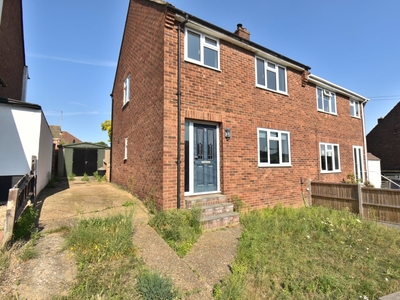 Semi-detached House to rent - Durant Road, Swanley, BR8