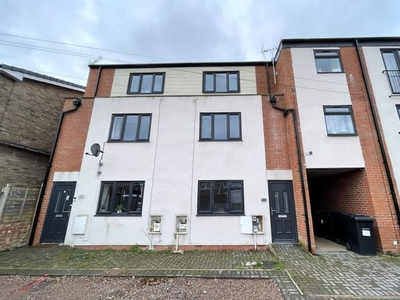 Semi-detached house to rent in Haywards Close, Erdington, Birmingham, West Midlands B23