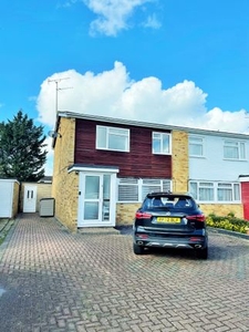 Semi-detached house to rent in Spruce Road, Woodley, Reading RG5