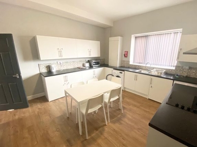 Shared accommodation to rent in Doncaster Road, Barnsley, South Yorkshire S70