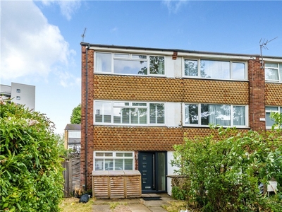 Terraced House for sale - Carston Close, SE12