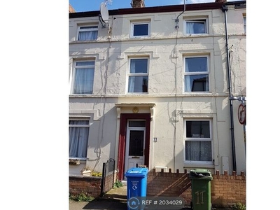Terraced house to rent in Bedford Street, Scarborough YO11