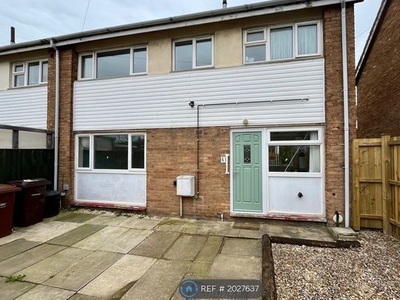 Terraced house to rent in Blakeley Grove, Wakefield WF2