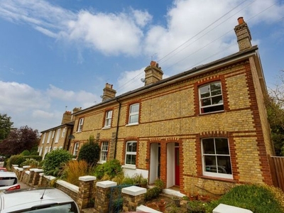 Terraced house to rent in Bradbourne Road, Sevenoaks TN13