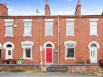 Terraced house to rent in Holly Street, Wakefield, West Yorkshire WF2