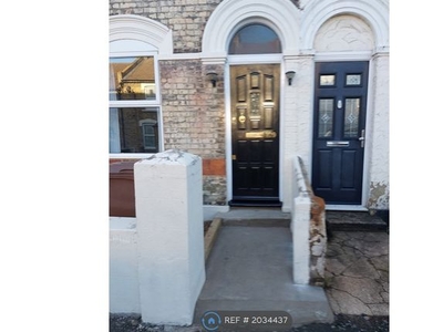 Terraced house to rent in Kitchener Road, Rochester ME2