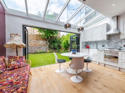 Terraced house to rent in Mortimer Road, London N1