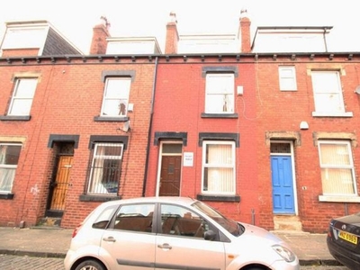 Terraced house to rent in Welton Place, Hyde Park, Leeds LS6