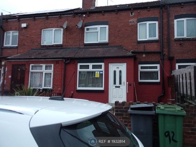 Terraced house to rent in Westbury Place South, Leeds LS10