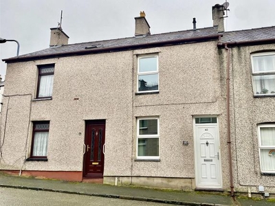 Terraced house to rent in William Street, Caernarfon LL55