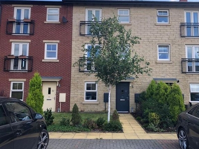 Town house to rent in Holts Crest Way, Leeds LS12