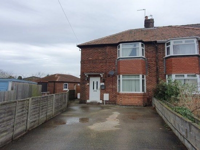 Town house to rent in Lilling Avenue, York YO31