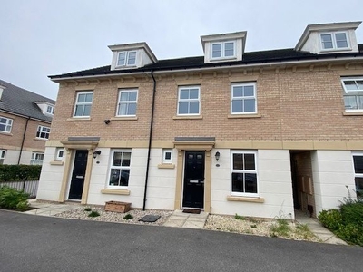 Town house to rent in Miller Road, York YO30