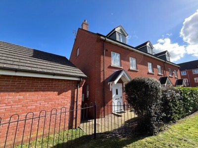 Town house to rent in Russell Close, Uttoxeter ST14