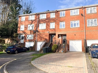 Town house to rent in Spindlewood Gardens, Croydon CR0