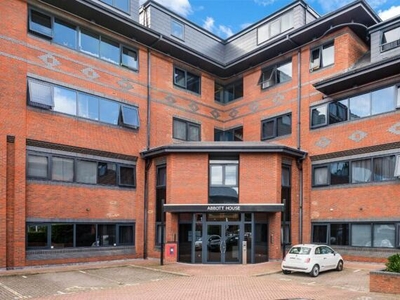 1 Bedroom Apartment For Rent In Everard Close, St. Albans