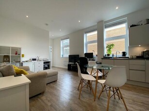 1 Bedroom Apartment For Rent In Staines-upon-thames, Surrey