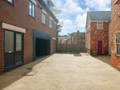 1 Bedroom Apartment For Sale In Alton, Hampshire