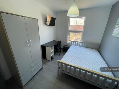 1 Bedroom House Share For Rent In Reading