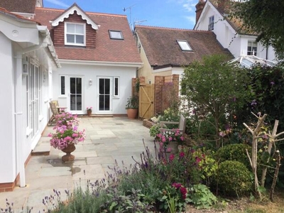 1 Bedroom Semi-detached House For Rent In West Sussex