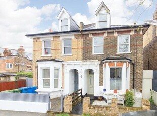 2 Bedroom Apartment For Sale In East Dulwich, London