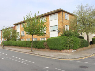 2 Bedroom Apartment For Sale In Hainault, Essex