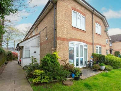 2 Bedroom Apartment For Sale In Watford, Hertfordshire