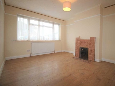 2 bedroom apartment to rent Hornchurch, RM11 3EH