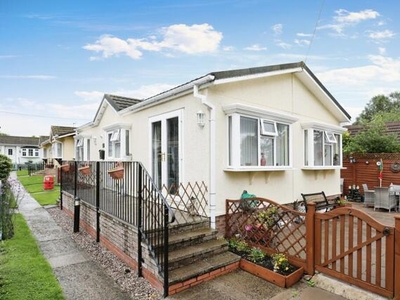 2 Bedroom Bungalow For Sale In Stratford-upon-avon, Warwickshire