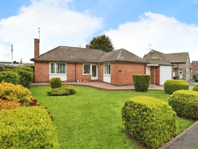 2 bedroom bungalow for sale in Wye Dean Drive, Wigston, Leicestershire, LE18