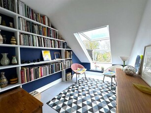 2 Bedroom Duplex For Sale In Uxbridge