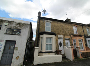 2 Bedroom End Of Terrace House For Sale In Chatham